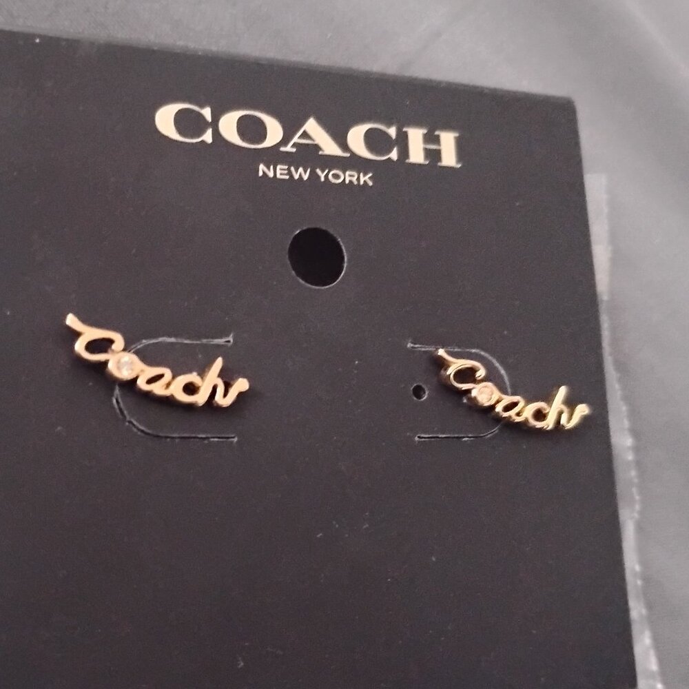 ❤️NWT COACH Gold Tone Logo Pierced Earrings - Picture 2 of 6